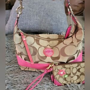 Authentic Coach Shoulder Bag w matching Wristlet